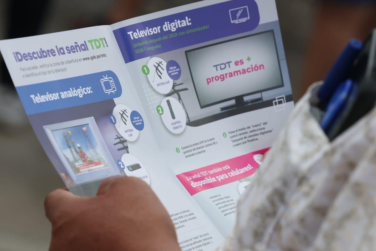 MTC_GobPeru's tweet image. 📺 ¡#MTC realizó jornada de sensibilización sobre la Televisión Digital Terrestre en #Ica! 👏👏👏

📍 En el Mercado La Palma, decenas de personas participaron activamente en esta actividad que tuvo como objetivo informar a la ciudadanía sobre los beneficios de esta tecnología