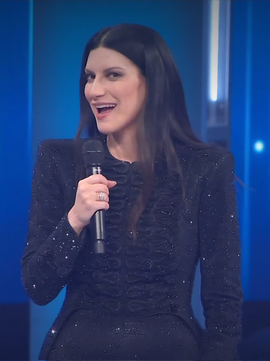 theghostcfycu's tweet photo. non vedo differenze 
#Sanremo2026 https://t.co/yVs3MDRMNy