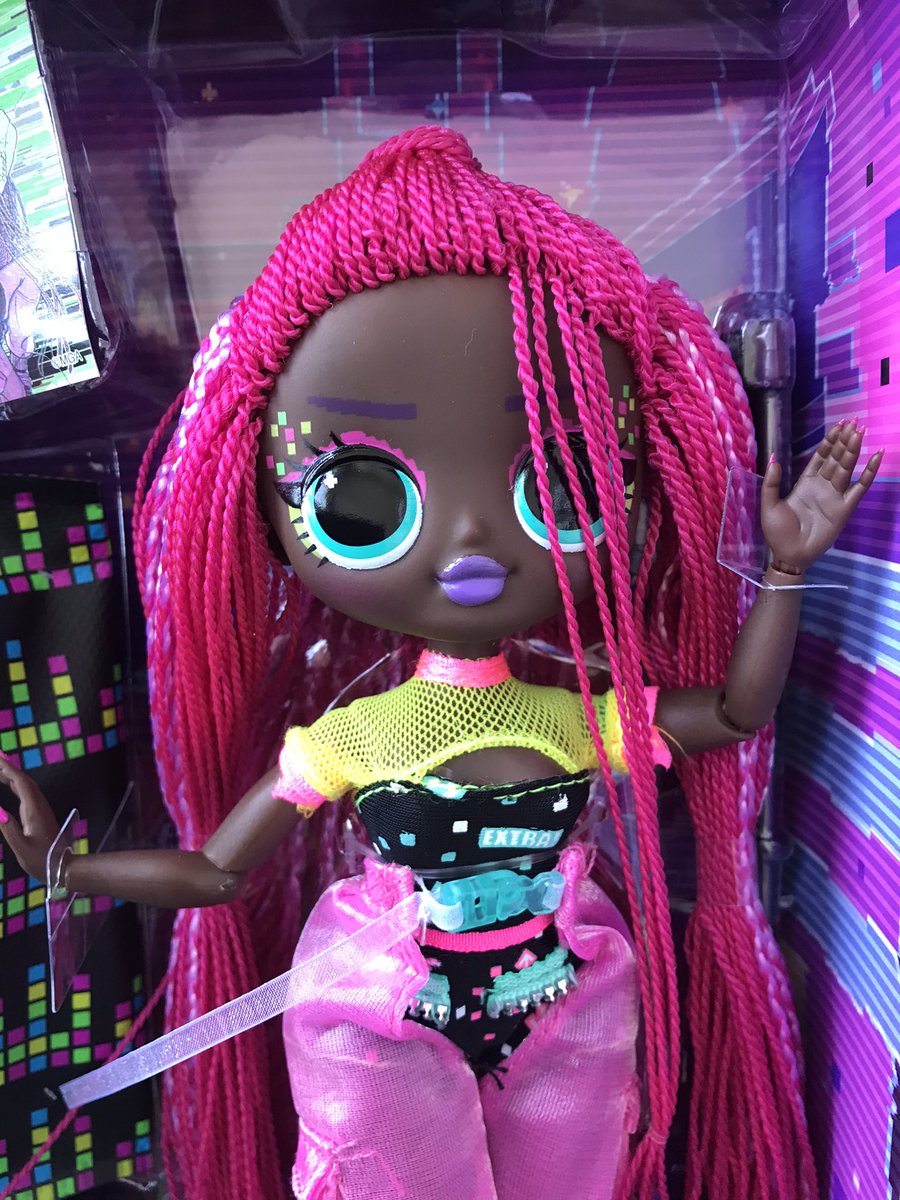 My first doll of 2026 is Virtuelle from LOL OMG Dance ! Would’ve never thought that it would end up being her but I’m glad I was able to get her NIB for only 8€ !