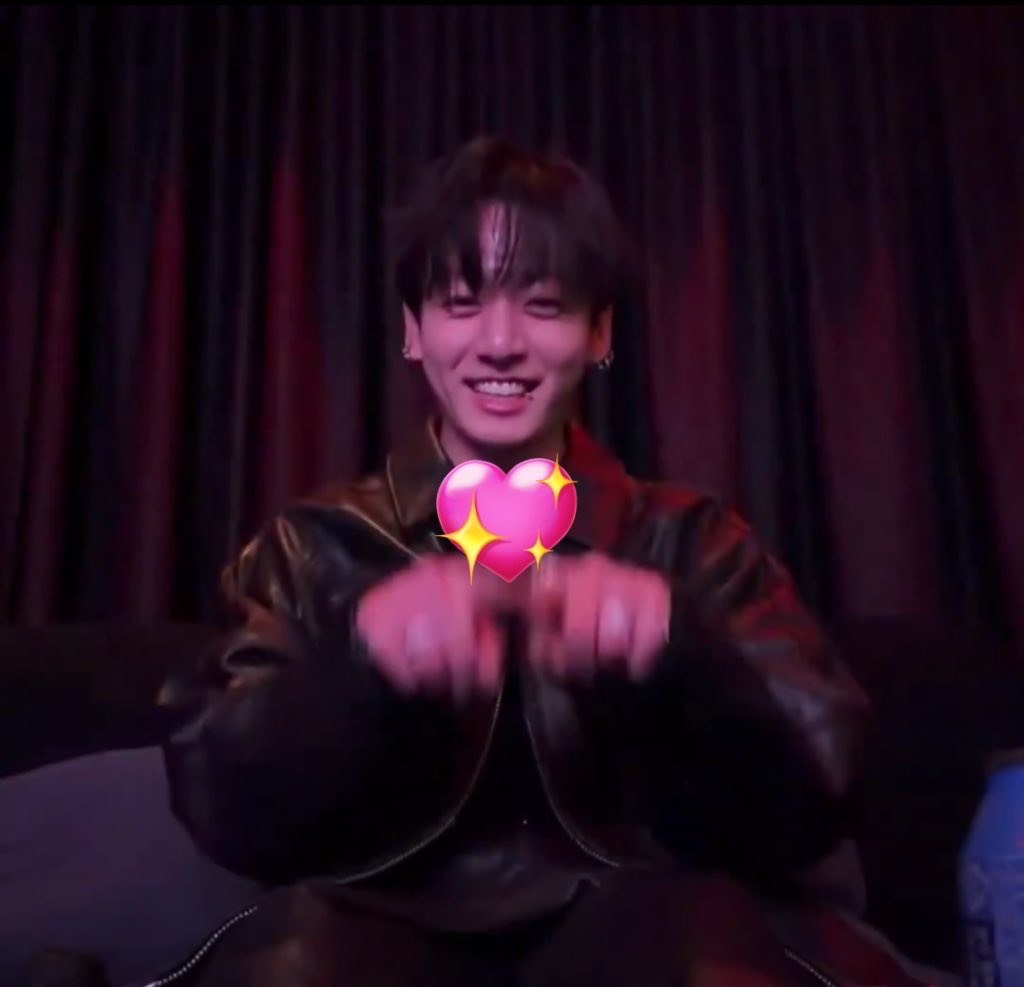 Mochi60055049's tweet photo. Me muero🤣🥹 lo amo

PARA ARMY 🫶     PARA LOS HEATERS👊 https://t.co/w79sg9ykMw