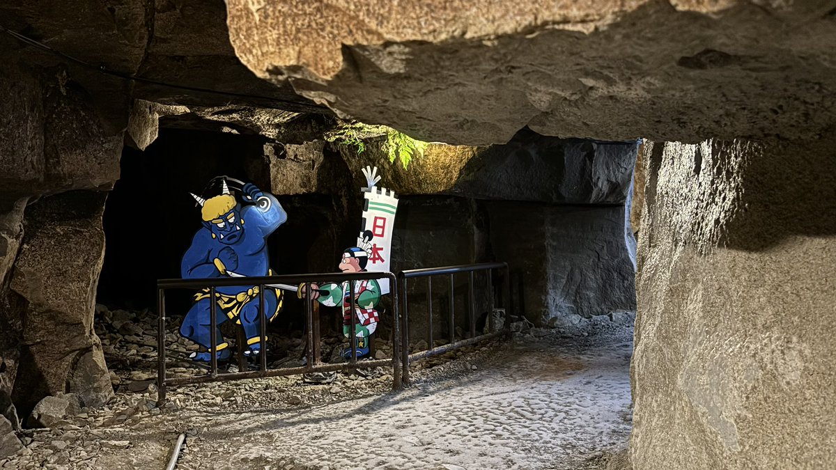 女木島で紀元前に掘られたとされる桃太郎伝説で著名な洞窟。洞窟内では