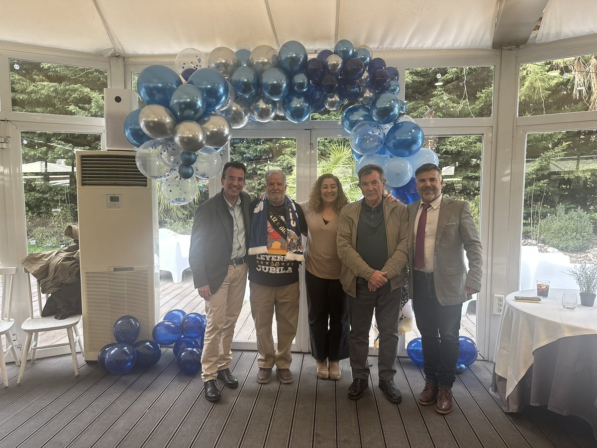 Jaime Cortes ha cerrado 40 años de servicio al <a href="/AytoLeganes/">Ayuntamiento de Leganés</a> 

Décadas de ilusión y conocimiento al servicio público. Decenas de compañeros le han arropado junto al exalcalde José Luis Pérez Ráez, el 1er. Tte. alcalde <a href="/CarlosULEG/">Carlos Delgado Pulido</a> y su concejal <a href="/MercedesULEG/">Mercedes Neria</a>  

¡Feliz jubilación!