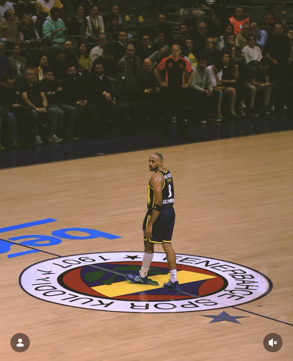 Her hareketi mest ediyor. süper star