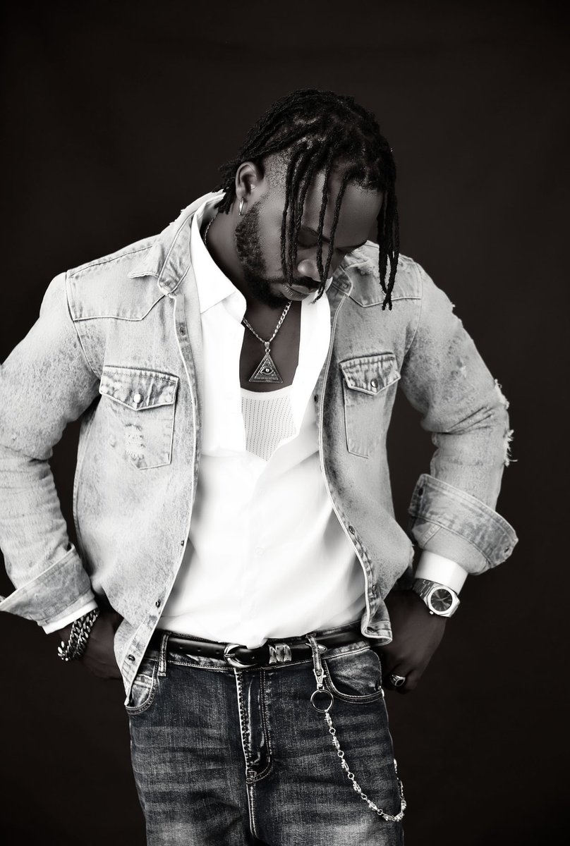 lellonbv's tweet photo. Everybody needs to dey with me with this kind mood wey I dey so.. Abi nah only me Sabi good music ni🤷‍♂️. Just drop the new body of work title “Flowers” I f*vk with all the tracks, but Put “Bamilo” on check, and play the whole project again 

https://t.co/ixvk9x1ua4 https://t.co/9QG2YJUoma