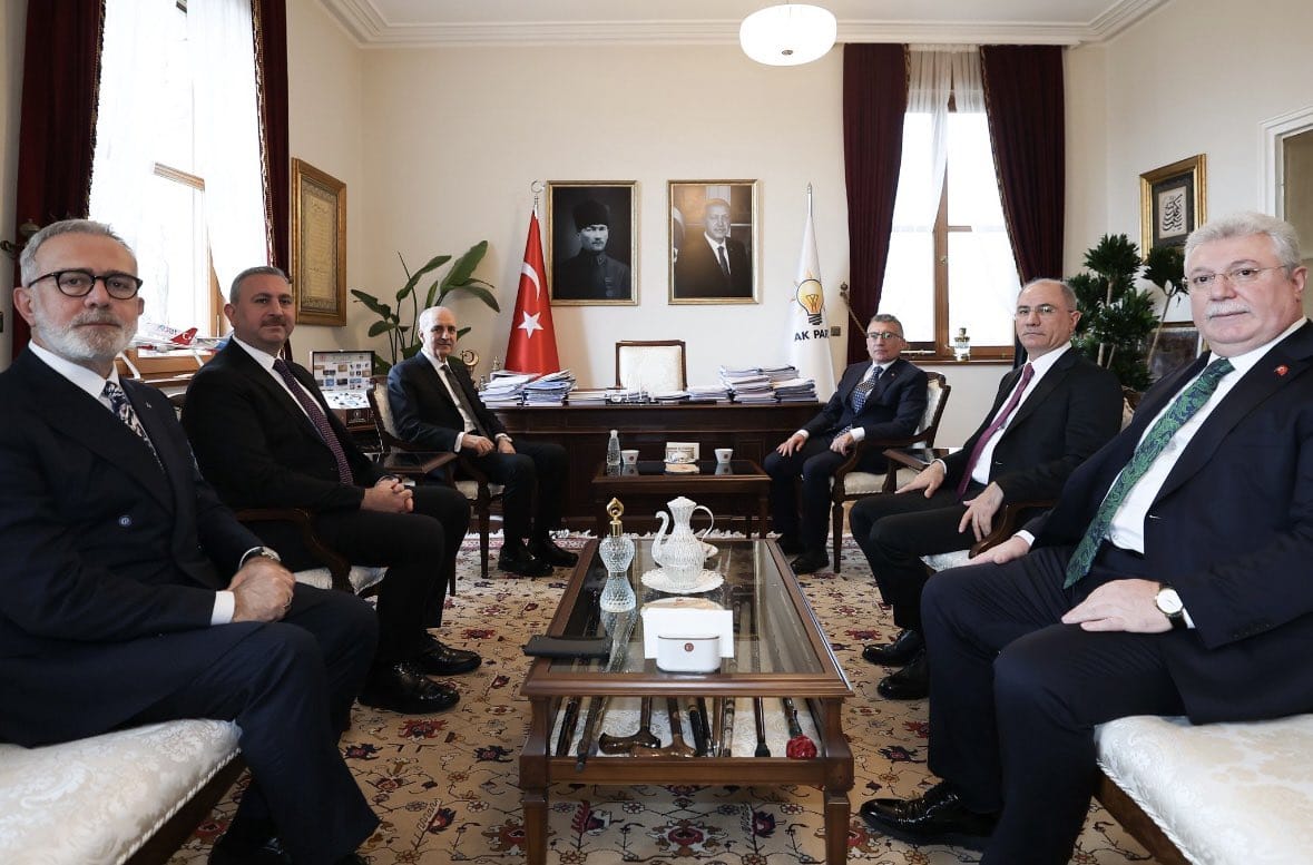 TBMM Başkanımız Sayın Numan Kurtulmuş'u, Terörsüz Türkiye hedefiyle çalışmalarını tamamlayan komisyonumuzun nihai raporu kapsamında AK Parti Grup Başkanlığımızda ağırladık.

​Komisyon süreci boyunca sergilediği yapıcı tutumu, tecrübesi ve yol gösterici devlet adamlığıyla