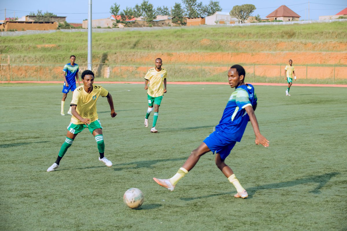 NyagatareDistr's tweet photo. Hakinwe imikino y'umupira w'amagura na basketball yahuje East African University Rwanda na UR ishami rya Nyagatare mu rwego rwo gukomeza kubaka ubufatanye, ubusabane n’umuco w’ubumwe. 
Mu mupira w'amaguru East African university Rwanda yatsinze 2-1 UR ishami rya Nyagatare naho muri Basketbal, UR ishami rya Nyagatare yatsinze amanota 27-11 East African university Rwanda.