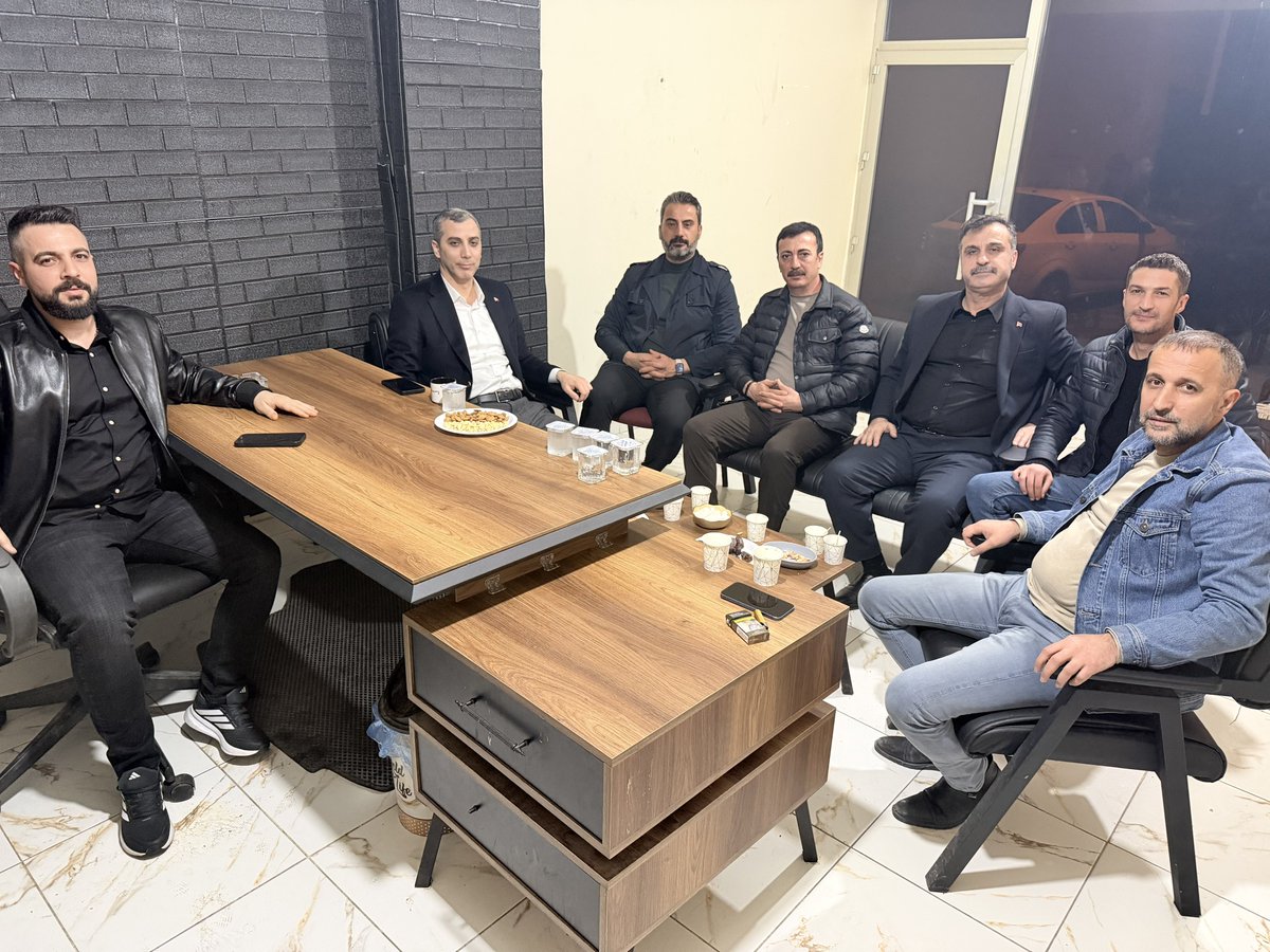 Cengizhantukenm's tweet photo. 📍SİİRT/MERKEZ 

📍CESUR GÜREL (TİCARET)

Genel Başkanımız Sn. Devlet Bahçeli’nin talimatlarıyla başlatılan “Hayırlı Günler Komşum, Derdin Derdimiz Sohbetleri” programı kapsamında, teşkilatımız ile birlikte girişimci ve tüccar karde��imiz Cesur Gürel ve esnaflarımızı ziyaret ettik. Kendilerine bol ve bereketli kazançlar diliyoruz.🇹🇷