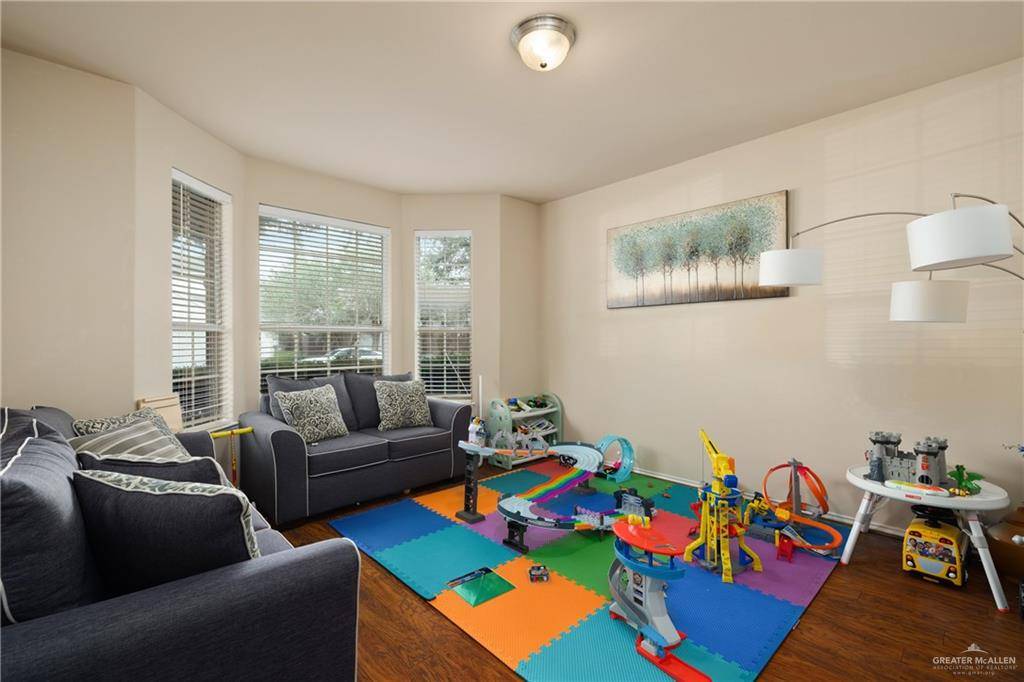 KaramKarla's tweet photo. New Listing Price: $2,500
4407 Santa Lydia, Mission, TX 78572 is a fantastic property with 5 bedrooms and 3.5 bathrooms.
See more here: https://t.co/5dw21oKNA3 https://t.co/69VeqA8y2Y