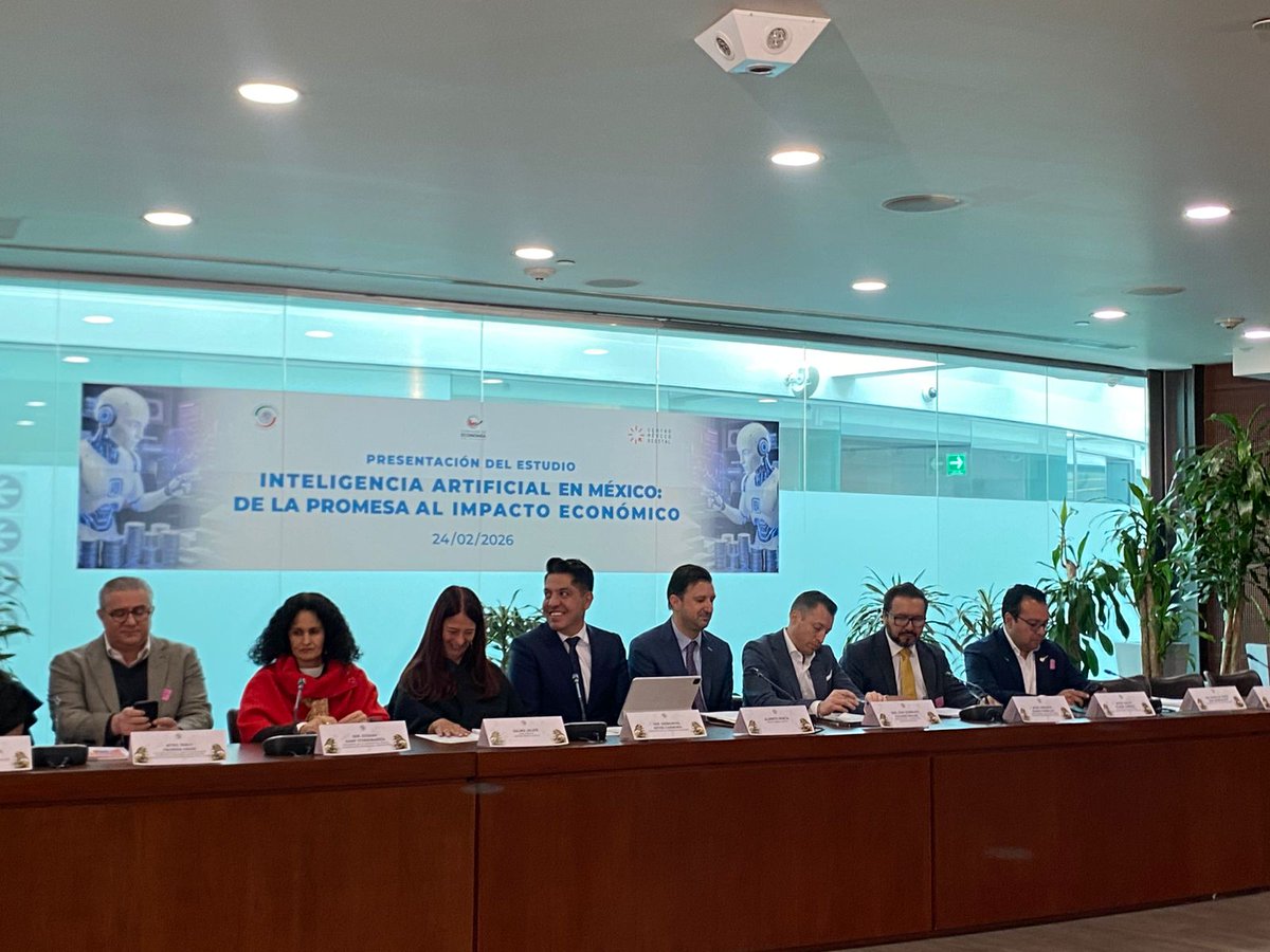 asiet_lat's tweet photo. En #México, participamos en la presentación del estudio “#InteligenciaArtificial en México: de la promesa al impacto económico” organizado por @centromxdigital en el @senadomexicano 🇲🇽.

Se discutió cómo acelerar la adopción productiva de #IA superando barreras como la falta de estrategia nacional, infraestructura insuficiente, brecha en habilidades digitales, acceso limitado a datos y baja inversión.
Se necesita una ruta clara: certidumbre inversora, alianzas internacionales y gobernanza efectiva.

¡Accede al estudio completo! 👇
https://t.co/phpnnpdbz1