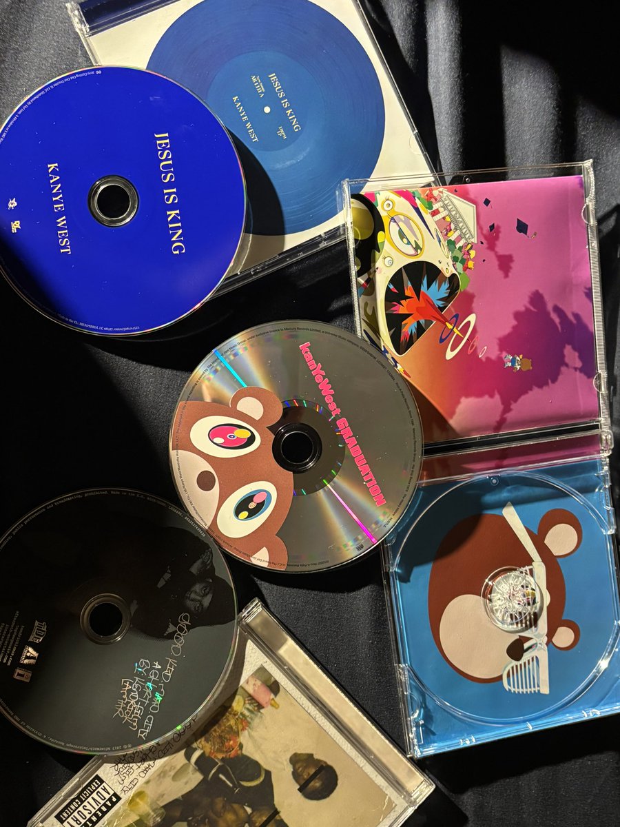 OChaayb's tweet photo. cool cd collection https://t.co/jXmIA32hsz