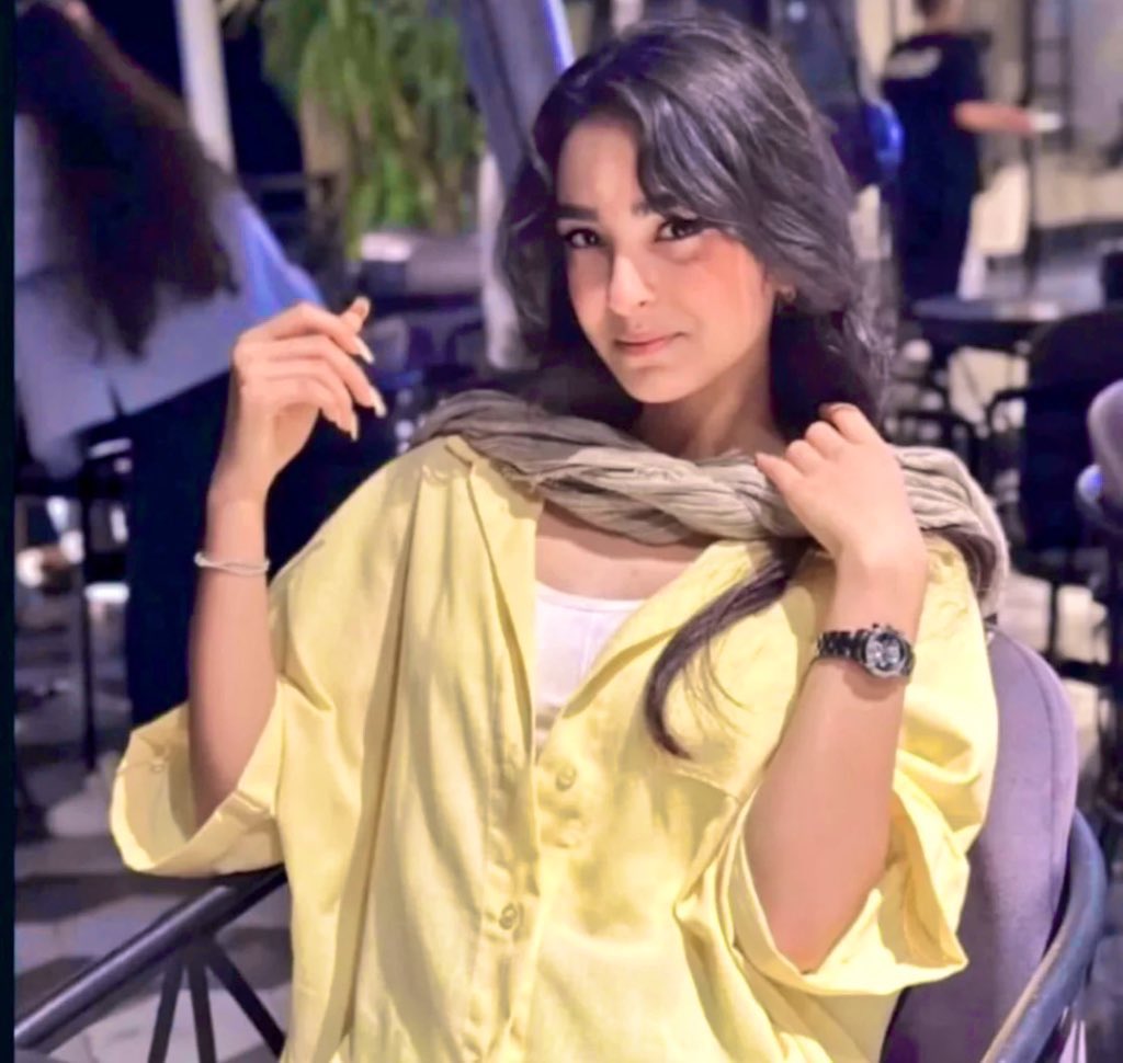 خواهش ميكنم صداى #مليكا_عزيزى باشيد. خانواده ملیکا ازش حمایت نمیکنن و امروز به غير از ما كسى رو نداره.
الان وقتشه يک ايران صداى اين بچه باشه.
#IranMassacre
#خامنه‌ای_جنایتکار 
<a href="/AlinejadMasih/">Masih Alinejad 🏳️</a>