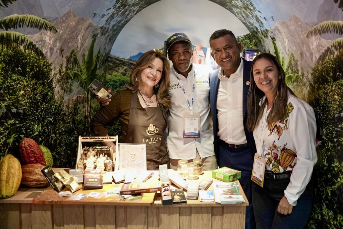 LuisAlfonsoEsc's tweet photo. ¡#Nariño ya está presente en #ANATO2026! ✨

Hoy acompañamos el stand del departamento, donde le mostramos al país y al mundo nuestra iniciativa por un turismo de fe y espiritualidad como una oportunidad para dinamizar la economía de los territorios.

Desde nuestros templos, santuarios y tradiciones vivas, avanzamos en la consolidación de #Nariño como destino de fe, con la mirada puesta en una #SemanaSanta que movilice visitantes, oportunidades y desarrollo.

En esta Región País de 5 mundos late la devoción, la historia y la cultura. ⛪️⭐️