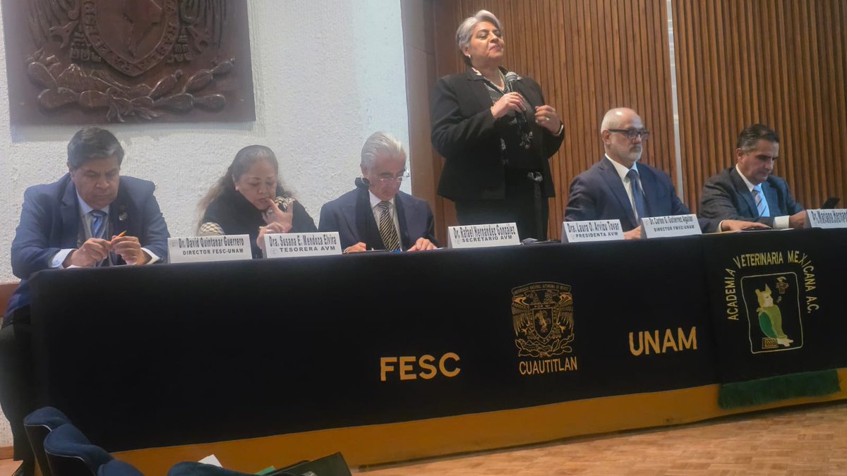 El día de ayer se llevo a cabo la Sesión Solemne de Apertura del 62 año académico y el Homenaje Póstumo al Dr. Tórtora, una emotiva sesión rememorando a un gran médico y persona.
Agradecemos a la #FESC  todo el apoyo y atención brindada para este evento.