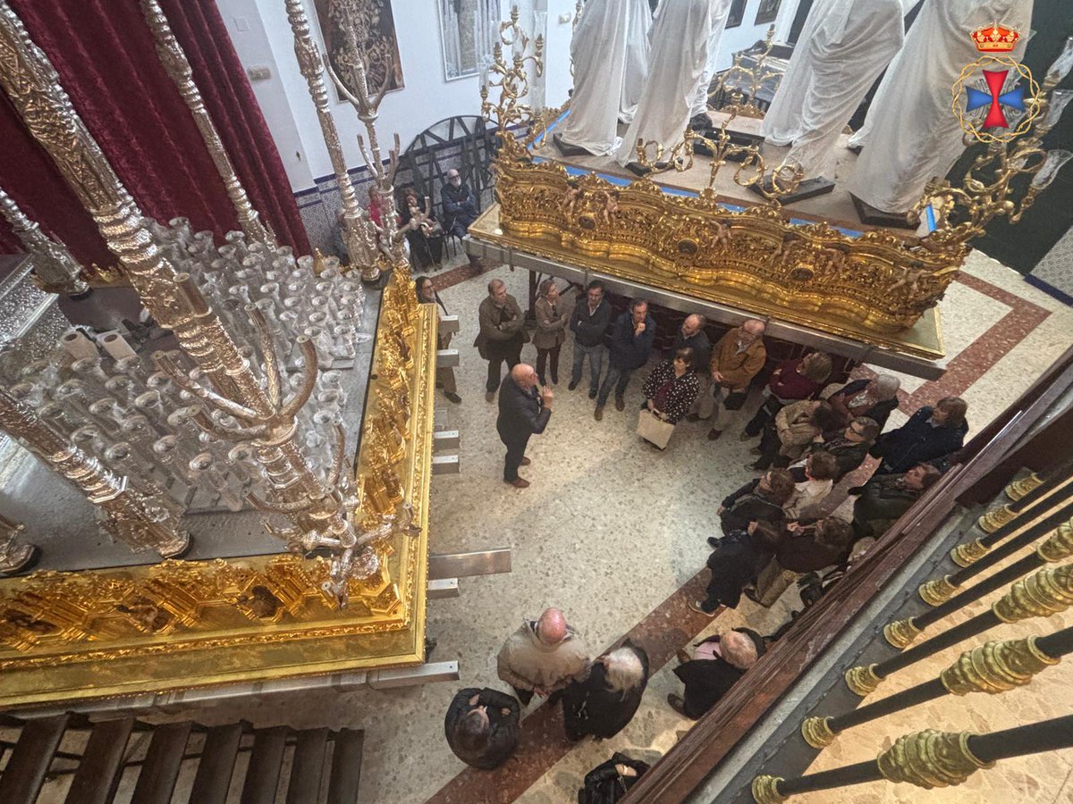 HdadRescate's tweet photo. ⚜️ 𝐕𝐈𝐒𝐈𝐓𝐀

Esta mañana han visitado la Casa Hermandad miembros de la asociación de jubilados del Colegio de Enfermería para conocer más sobre la historia de nuestra Hermandad y estrechar los lazos que unen la enfermería malagueña y la Cofradía del Rescate.

#CofradíasMLG https://t.co/a4iyRUKzx7