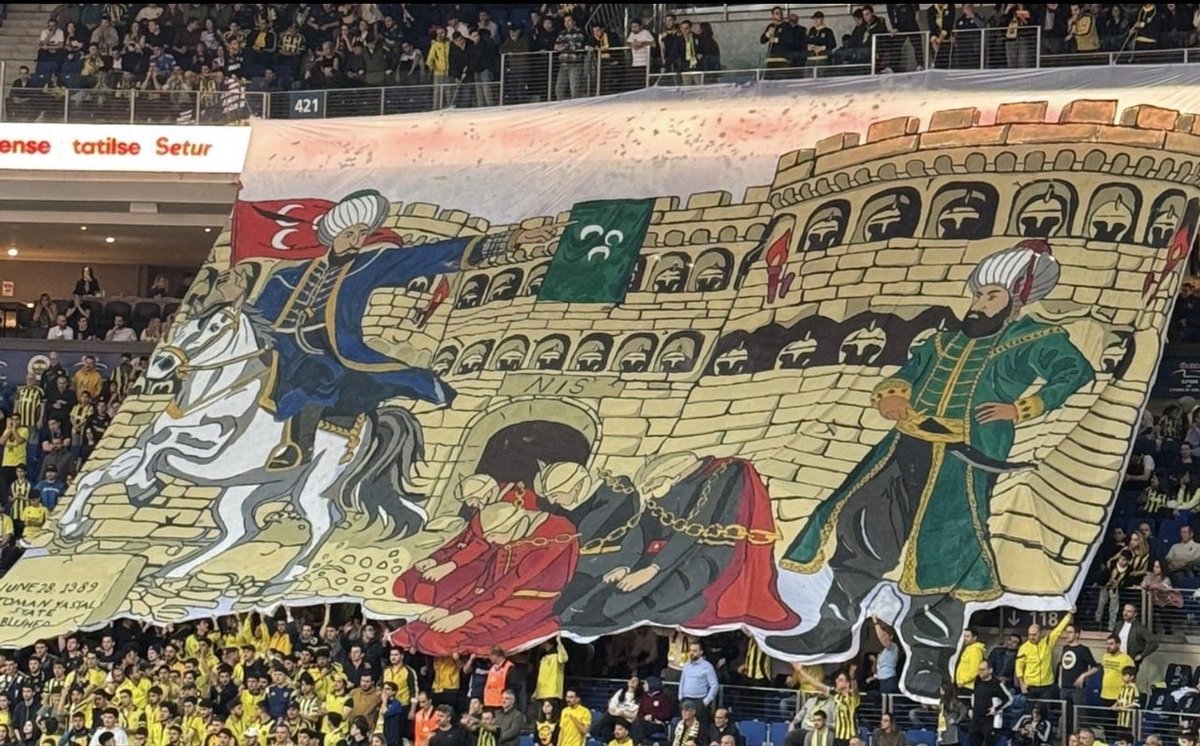 gokturklermedya's tweet photo. Fenerbahçe Beko tribünleri, Partizan taraftarının Belgrad’ta açtığı Sultan Murat pankartına cevap verdi;

“Hepiniz Türk oğullarısınız!” https://t.co/B2aHZvEr3e