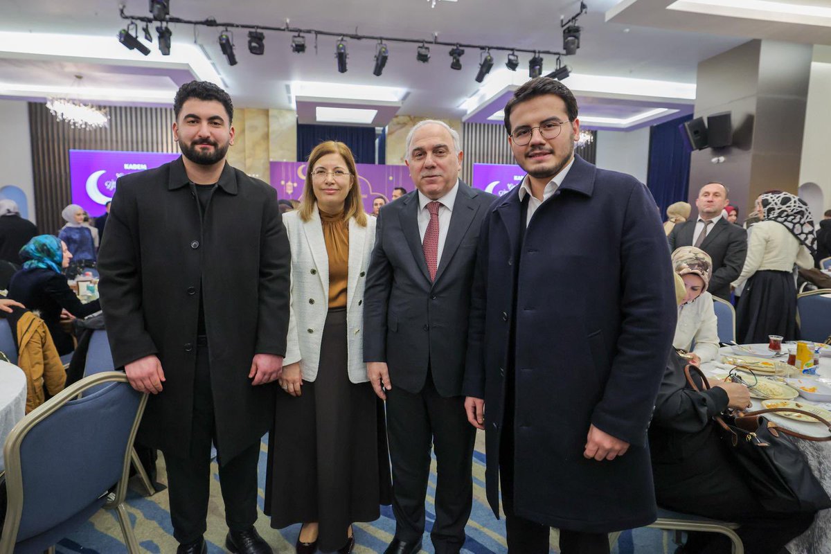 kademorgtr's tweet photo. Ramazan birlikte güzel. 🌙

Üye ve gönüllülerimizle geleneksel iftarımızda bir araya geldik. Büyükler sohbet ederken küçükler oyunların ve  hediyelerin tadını çıkardı.😊

Nice Ramazanlarda buluşmak duasıyla. 🤲🏻 https://t.co/1VvKS3Cgwv