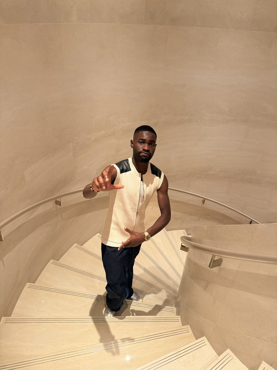 A journey of 3hrs and you have to put one artist on repeat, who got you?

Phyno                  or                      Dave