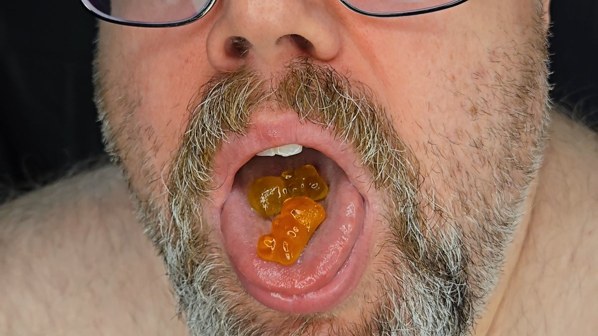 CasperBrockX's tweet photo. I'm ready for a tiny snack.

#vore #VoreRP #macrophilia #MACRO #gayvore #gaymacro #gaybear https://t.co/V8X8CZGoJt