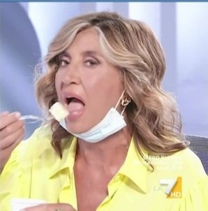 strange_days_82's tweet image. Non sto scherzando: ma c’è davvero qualcuno interessato a quello che dice Myrta Merlino?
#4disera #Merlino