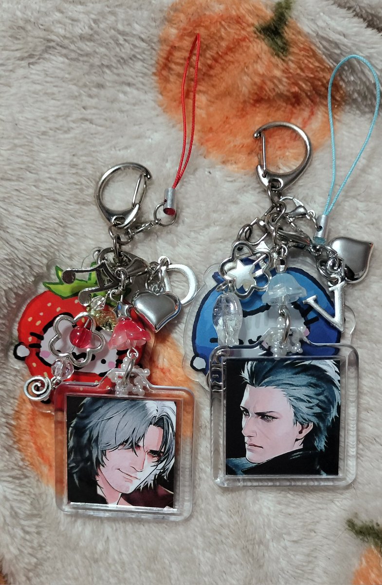 Manzana_Picosa6's tweet image. Me compré unos llaveros del TEMU jijijijiji 🤭🤭❤️💙❤️💙❤️💙❤️💙
#DMC #llavero