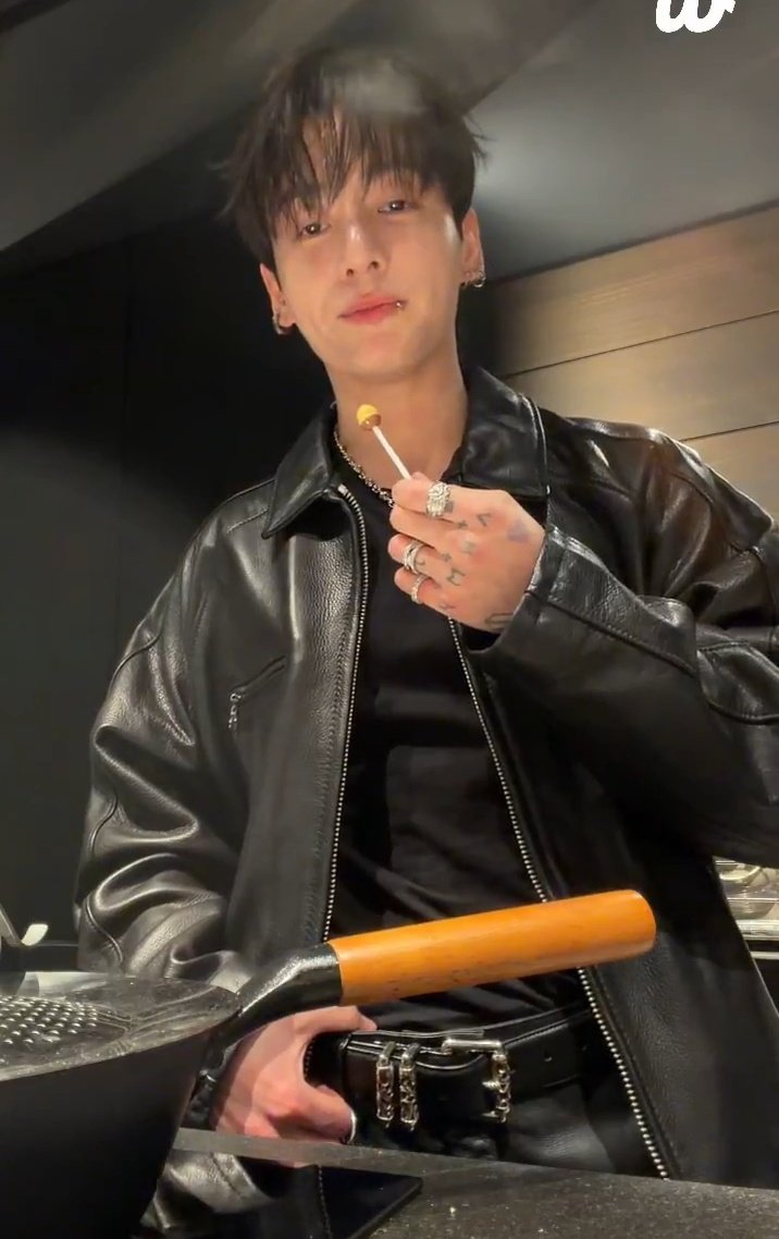 เป็นไลฟ์ที่หลายอารมณ์มาก ล่าสุดเป็นเชฟ กุว่าคืนนี้ไม่ได้นอน555555225555