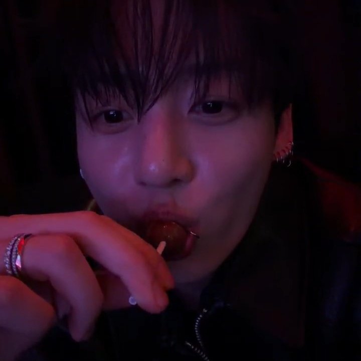 แก จองกุกเลิกสูบบุหรี่แล้ว เก่งมาก ที่เห็นในไลฟ์กินอมยิ้มทั้งไลฟ์คือ กู้ดบอย🥺