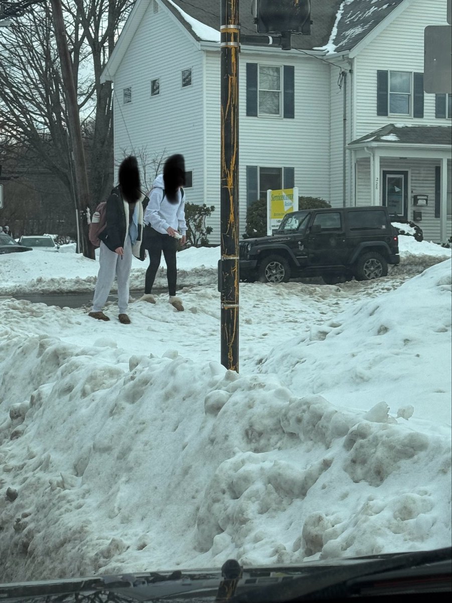 j_orsillo's tweet photo. @Walgreens 4ft snowbanks a block from a the middle school in Stoneham, MA, by a 4 lane state road, at a crosswalk. Do you think you can do better than having kids almost be hit? https://t.co/lsNAXtFVEW
