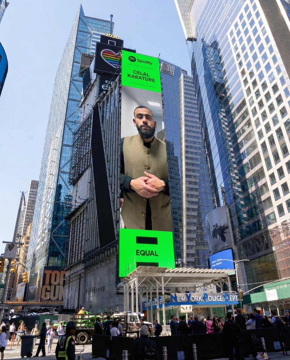 Allah dilediğini aziz, dilediğini zelil eder...

Nice mega, diva, ultra sanatçının (!) fiyakasını bir def, bir takke bir hırka ile bozan; müzik listelerinde günlerdir zirvede yer alan Celal Karatüre, New York’taki Times Meydanı’nda bulunan dijital billboardlarda yer aldı.