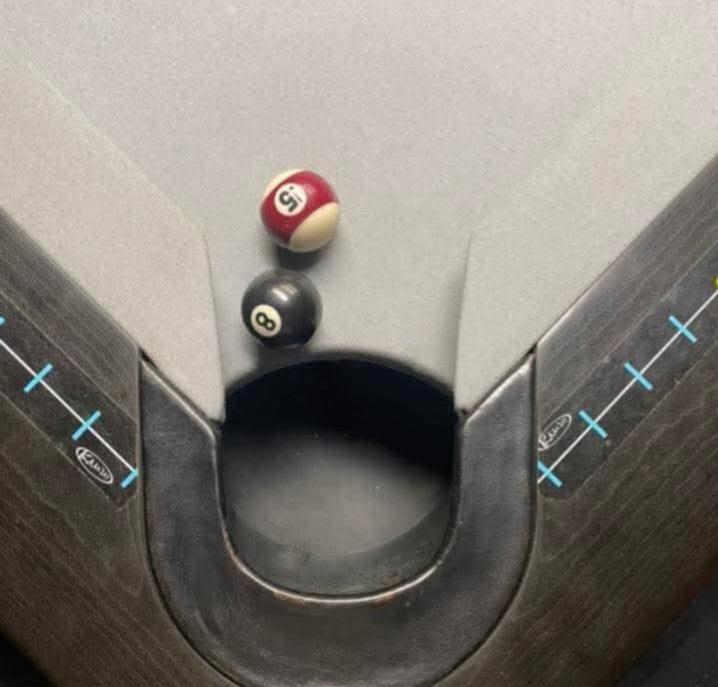 Funny Pics 📸 🤣🤣🤣
Tight pockets,  right? 🤣🤣🤣
#tight #pockets #pool 
#goplaypool 
#goplaypoolapp