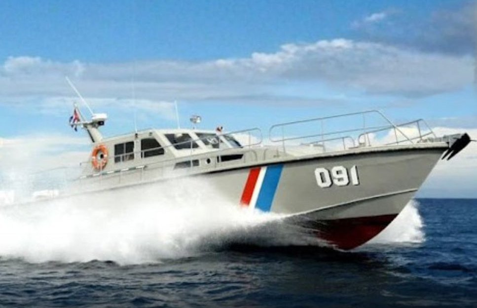 🇨🇺 #Cuba 
Una lancha rápida matrícula de Florida 🇺🇸 invadió aguas cubanas en Cayo Falcones, Villa Clara. Al ser interceptada por Guardafronteras, abrió fuego e hirió a comandante cubano.
Resultado: 4 agresores abatidos, 6 heridos (atendidos). Investigación en curso.
