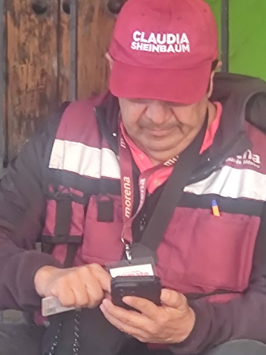 monicagarzaa's tweet photo. @diazpol fregaderas de uds no tienen fin SOLO ROBAN DATOS no entregan credenciales para muestra este tipo hace 1 año paso a calle donde  vivo a promocionar se dieron datos tomo fotos, etc y jamás las entrego el desgraciado y otra vez vino a la mismo tremenda desfachatez y robo . CHSPM https://t.co/9hzY7pS6bv