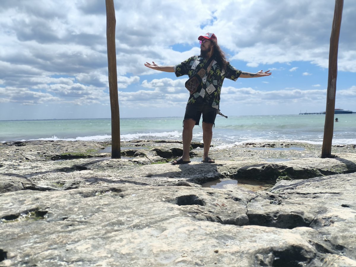 witchunter666's tweet photo. Saquen el cotorreo en la playa!!! https://t.co/QuPIdmJr1V