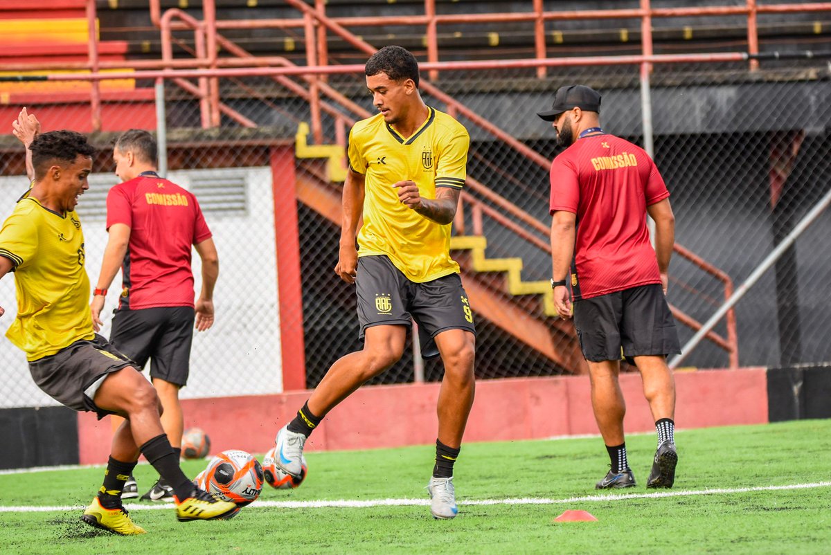 FlaGuarulhos's tweet photo. 📍 Ninho do Corvo 

▶️ Play na temporada da categoria profissional!

#VoaCorvo #TimeDaCidade #GuarulhosÉRubroNegra https://t.co/imzvZ7W7KL