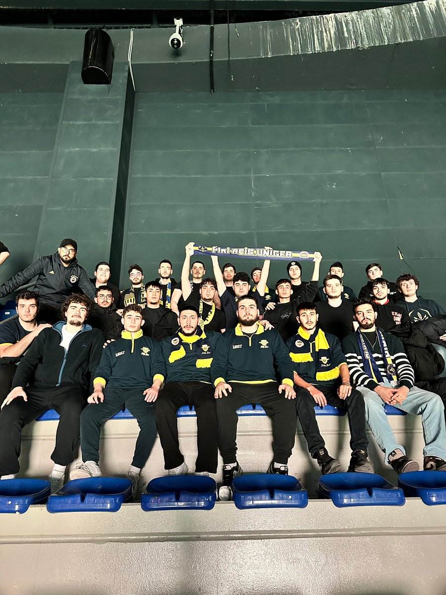 VAZGEÇEMEM Kİ SENDEN FENER!
 
Fenerbahçe Basketbol Takımımızı partizan karşısında yalnız bırakmadık!

#UNIGFB