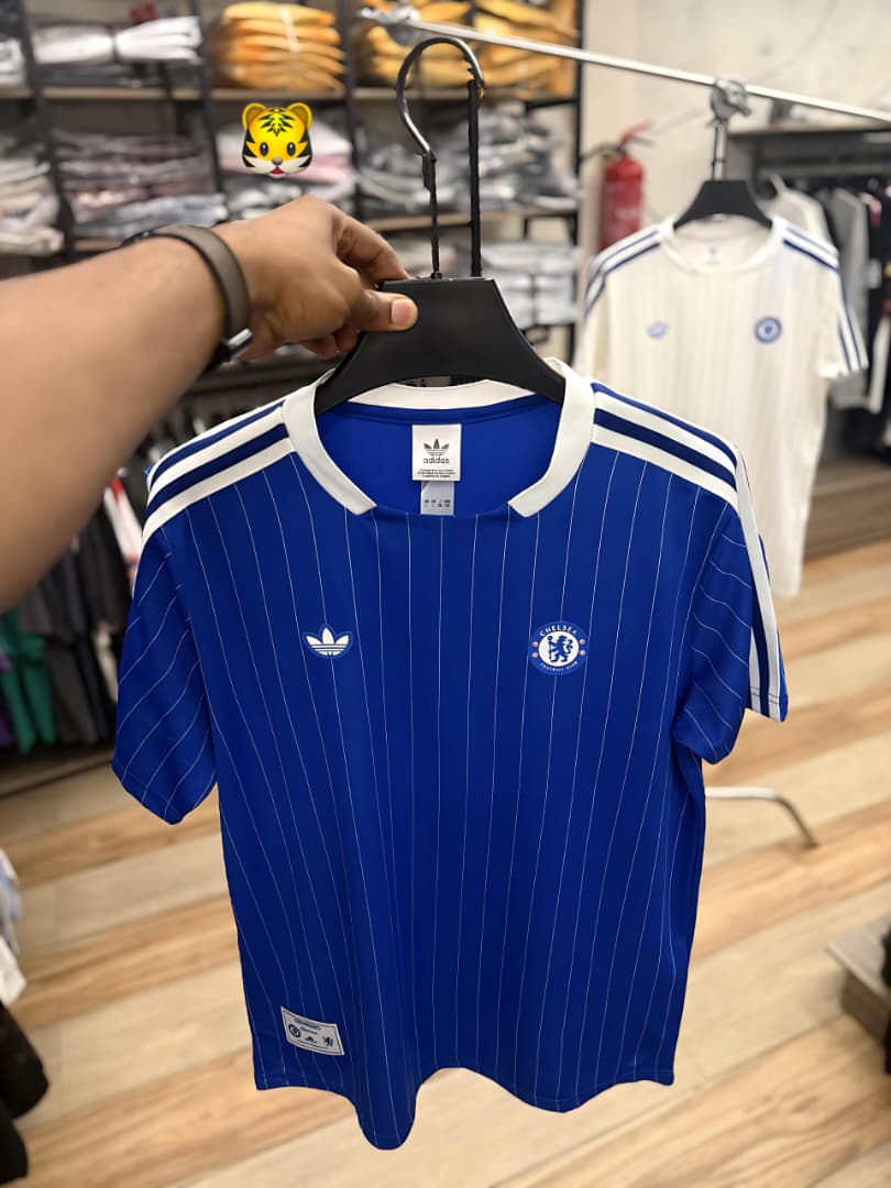 chukachuks01's tweet photo. Now available.....in all sizes 25k
Also Available in different colours 
#jersey4sale #ManUtd #simitweets #simi #Chelsea https://t.co/H8iswv1uDX