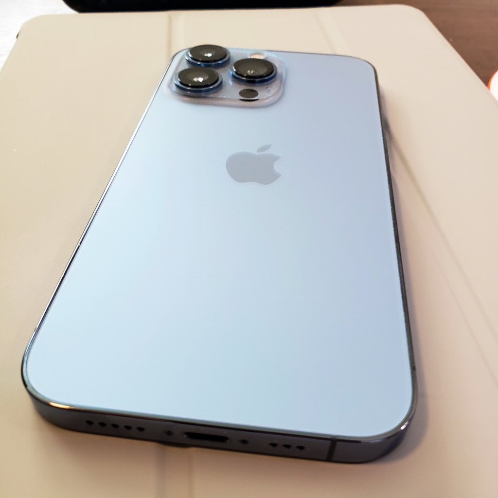 MarrrkoX's tweet image. That’s only because it reminds me so much of the Sierra Blue color for my 13 Pro. 🤌