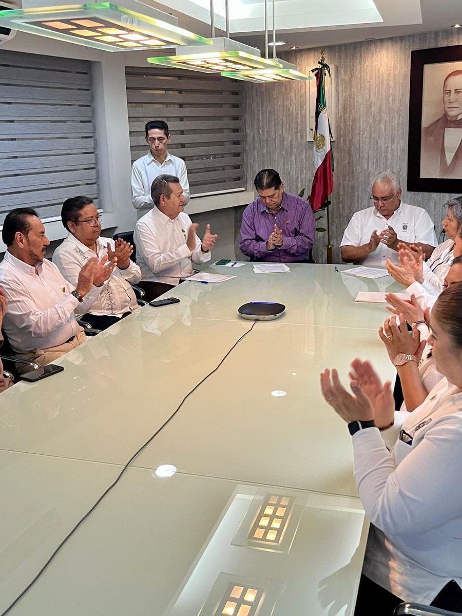 Felicito ampliamente a nuestro Rector <a href="/narvaezosorio/">Guillermo  Narvaez Osorio</a>, al Mtro. Melchor Hernández y al Comité Ejecutivo #SPIUJAT por haber celebrado en un ambiente de diálogo y conciliación el convenio que pone fin al emplazamiento a huelga por la revisión salarial 2025 del Contrato Colectivo(1)