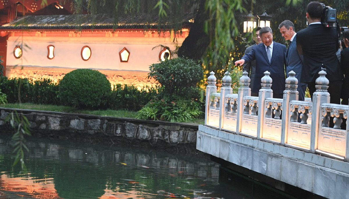 ¿Hay que ir a China? ¿Está bien ir a China? 

Teniendo en cuenta que todos van a lo mismo (intentar equilibrar un poco la balanza comercial, ayudar a las empresas nacionales en China y atraer inversiones para sus países), pues parece que sí. Hay que hablar con China, hay que