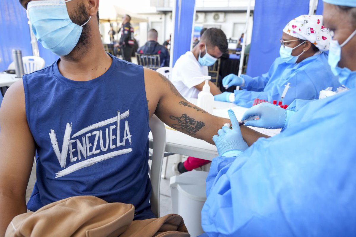 Notitiktok's tweet photo. Hoy, miércoles 25 febrero, llegaron 111 venezolanos a su país, desde Estados Unidos, gracias al Plan Vuelta a la Patria.

#EstadosUnidos #venezuela #VueltaALaPatria https://t.co/ypxrgRLGZJ