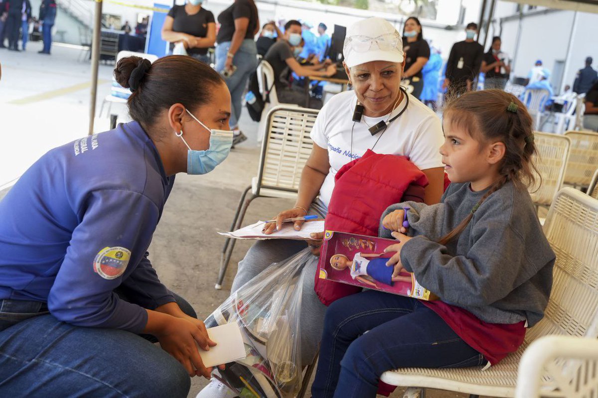 Notitiktok's tweet photo. Hoy, miércoles 25 febrero, llegaron 111 venezolanos a su país, desde Estados Unidos, gracias al Plan Vuelta a la Patria.

#EstadosUnidos #venezuela #VueltaALaPatria https://t.co/ypxrgRLGZJ