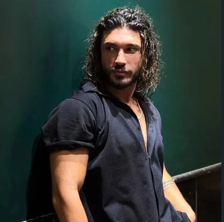 گُربه سیاه tweet media