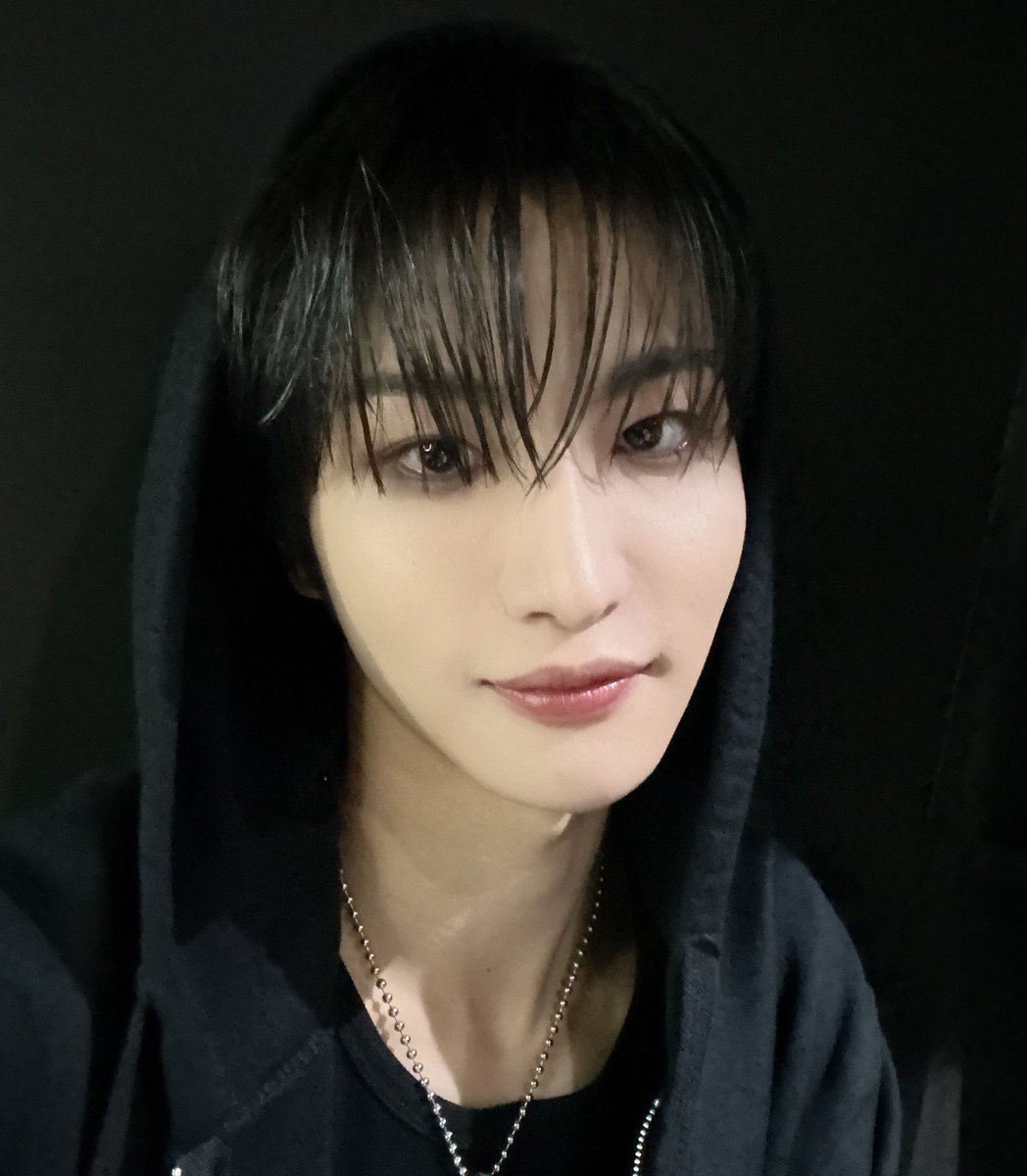 this is the most pretty little girlfriend seonghwa of all time