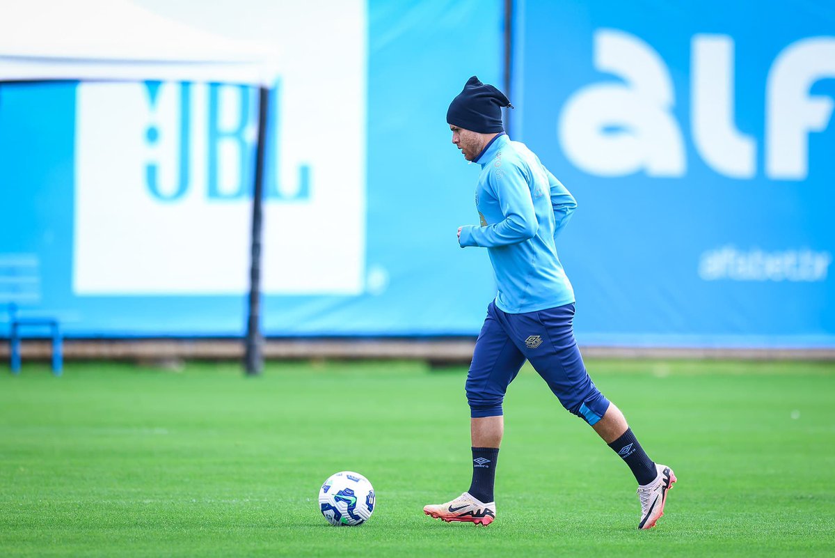 #Grêmio e Cuellar chegaram a um acordo pela rescisão de contrato. 

Tricolor pagará o valor restante do contrato até o meio de 2027 (info de <a href="/geisonlisboa/">Geison Lisboa</a>). 

Bastidor:

A rescisão era uma ideia cogitada há muito tempo.Porém, o clube esperou possíveis ofertas, o que não ocorreu.