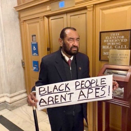 MorseReport's tweet image. 🚨BREAKING: Markwayne Mullin STORMS at Al Green and attempts to take away his awful sign meant to "protest" Trump during the State of the Union:

Al Green was swiftly thrown out after this incident.