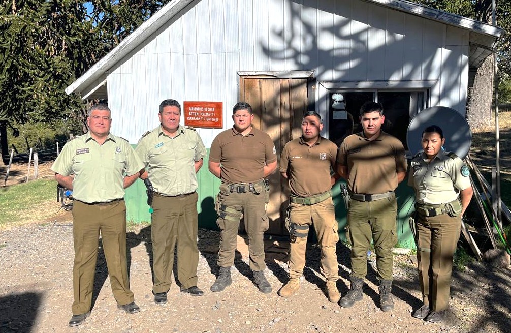 CarabDDHHyFam's tweet photo. Para fortalecer el trabajo preventivo, verificar condiciones de servicio y promover estándares de DDHH en la función policial la Sección Regional @CarabDDHHyFAM #Araucanía, realiza visitas técnicas a retenes #Icalma, #Manzanar y Avanzada #BateaMahuida (F) de Prefectura #Malleco https://t.co/5hGIwDAscl