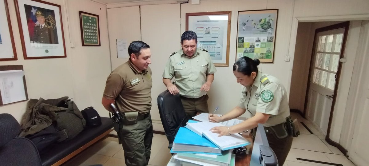CarabDDHHyFam's tweet photo. Para fortalecer el trabajo preventivo, verificar condiciones de servicio y promover estándares de DDHH en la función policial la Sección Regional @CarabDDHHyFAM #Araucanía, realiza visitas técnicas a retenes #Icalma, #Manzanar y Avanzada #BateaMahuida (F) de Prefectura #Malleco https://t.co/5hGIwDAscl