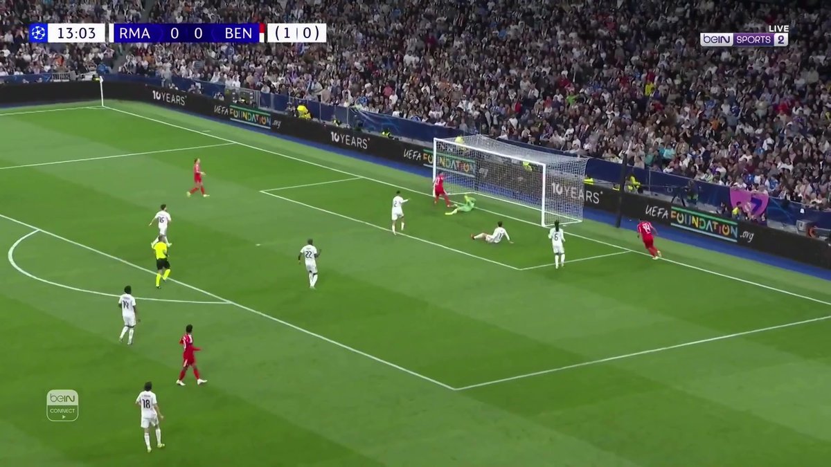 الهدف الأول لبنفيكا في شباك ريال مدريد 