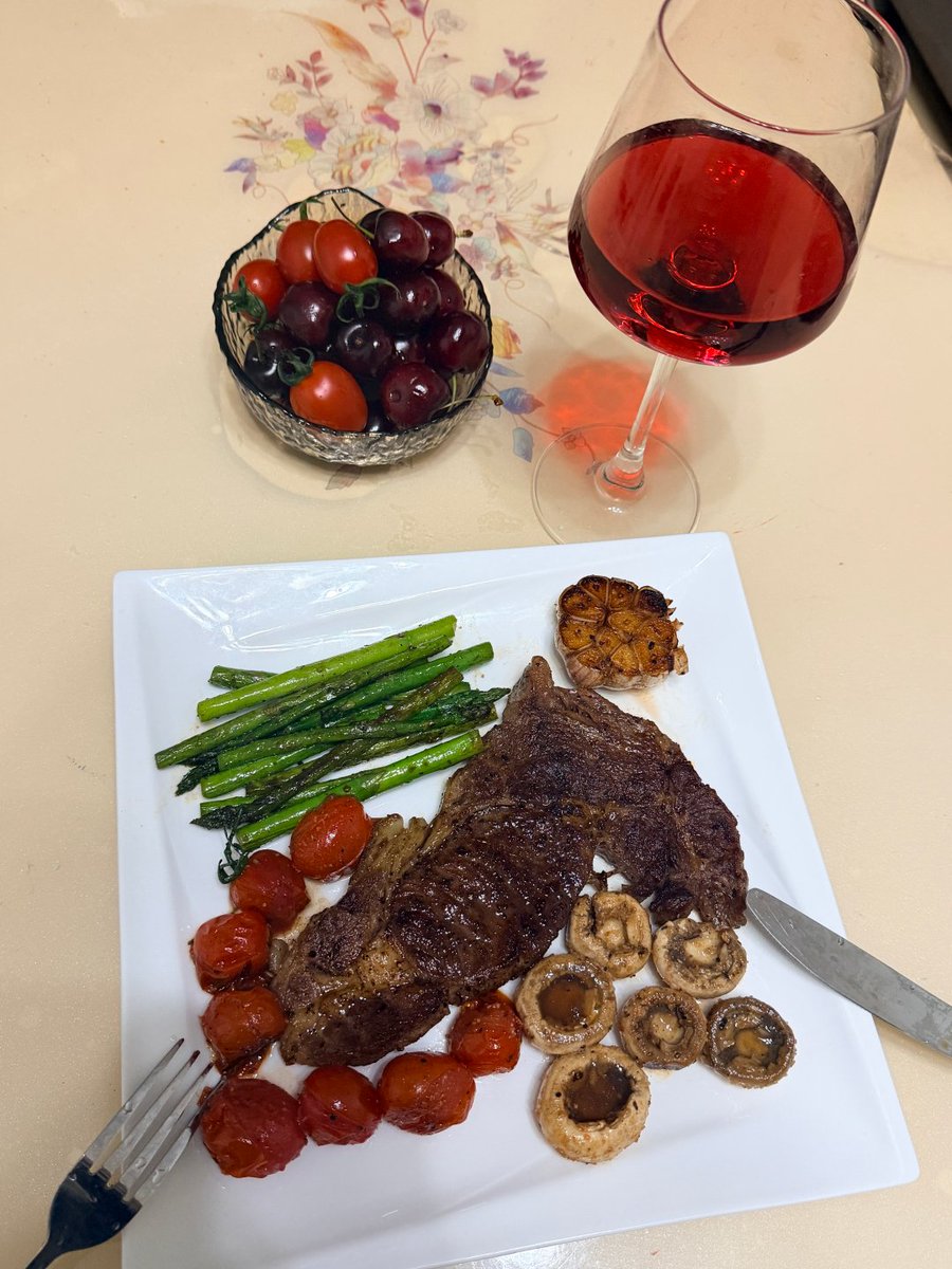 Freya8ume's tweet photo. Dining Alone | Grilled Steak with Red Wine 🍷 https://t.co/385pav2v9e