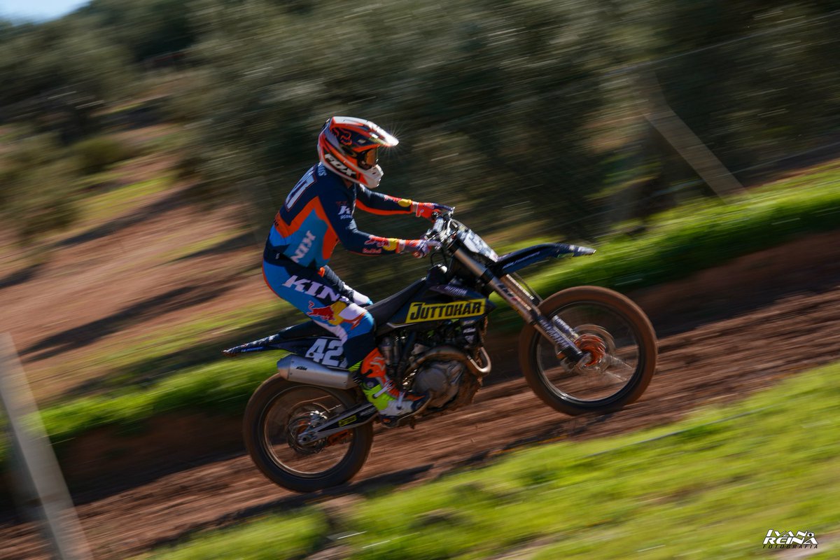 The tito is back on the circuits 🏍💨

📸 @ivanreinafotografia