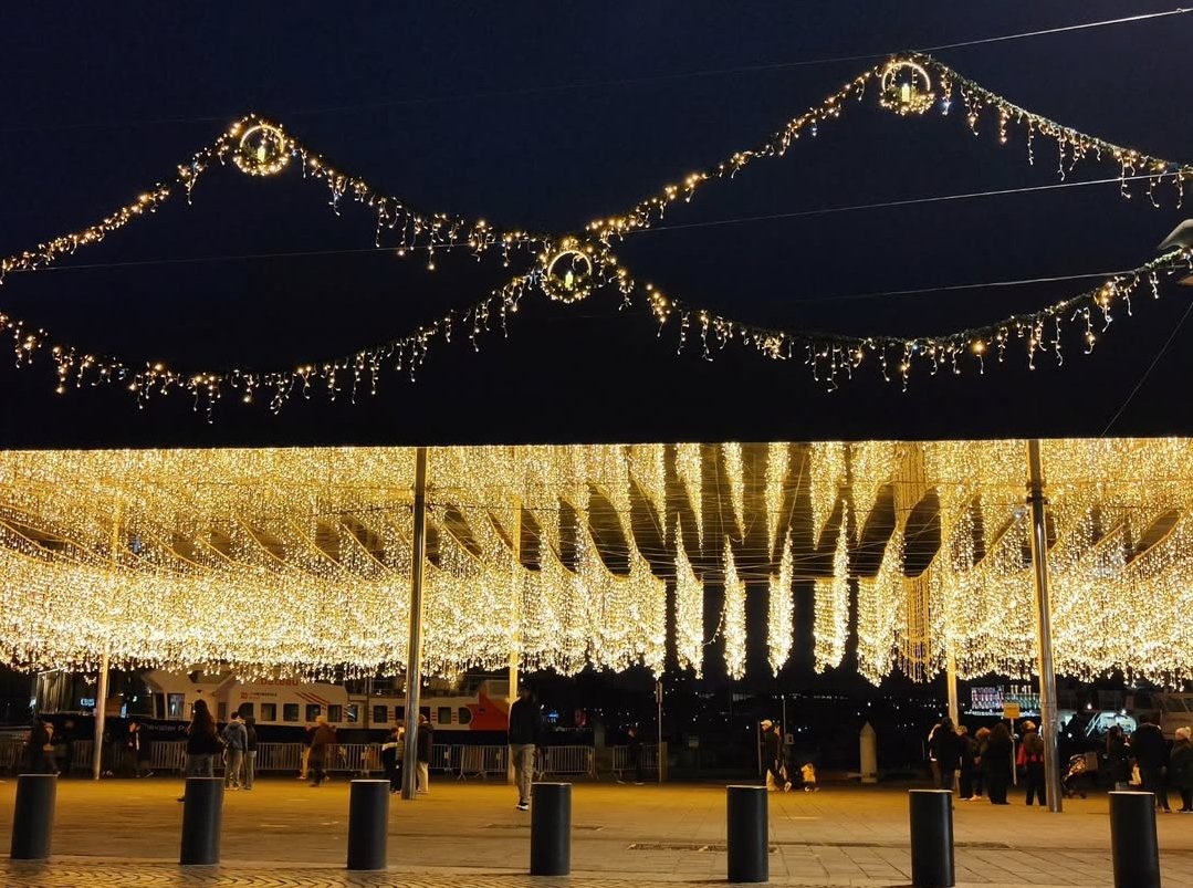 Lignes de lumière...
Ombrière du Vieux-Port, Marseille
8 janvier 2026
#mathsartist #mathpics #maths #geometrie #geometry #lignes #marseille #vieuxportdemarseille
🔶 RV sur Instagram:
📸🖍️MATHS_ARTIST✏️🎨instagram.com/maths_artist?u…